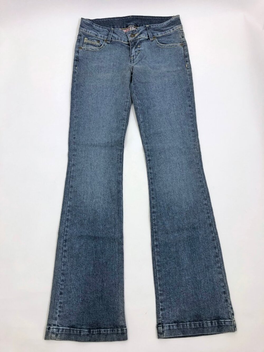 Share Fiorana Women's Embroidered Hip Pockets 5 Pocket Jeans NWT Size 6 Flared